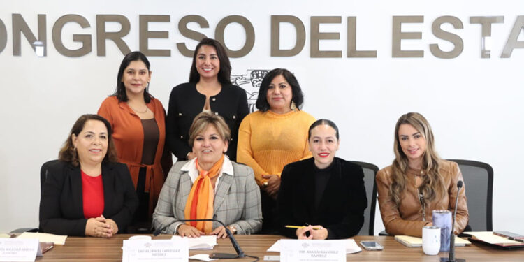 Avala Comisión del Congreso a las y los docentes merecedores de la “Medalla Juan C. Bonilla”