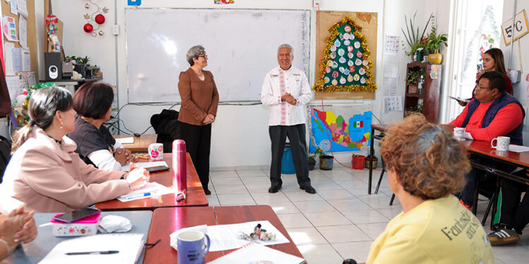 Participan más de 10 mil escuelas en análisis de actividades académicas