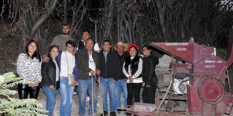 Destaca Pavel Gaspar importancia del mezcal en la cultura y la economía local