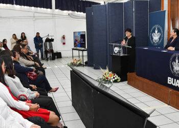 Preside Rectora informe de labores del director de la Preparatoria Gral. Lázaro Cárdenas del Río