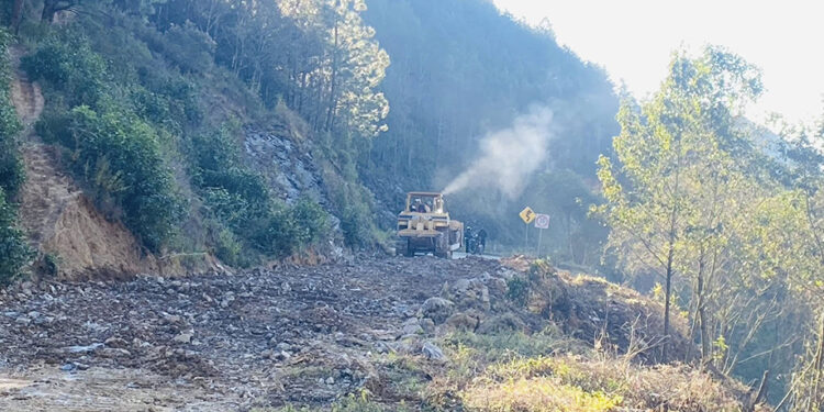 Avanza la rehabilitación del camino Xompa–San Juan Cuautla, obra clave para el desarrollo regional