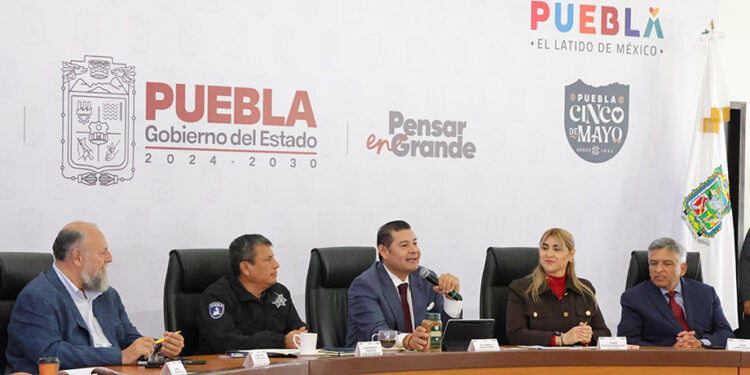 Como orgulloso egresado BUAP, Gobernador Armenta abre puertas a servicio social universitario