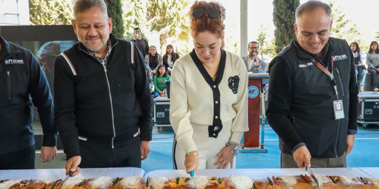 Fortalece la UTTECAM tradiciones con Rosca de Reyes comunitaria
