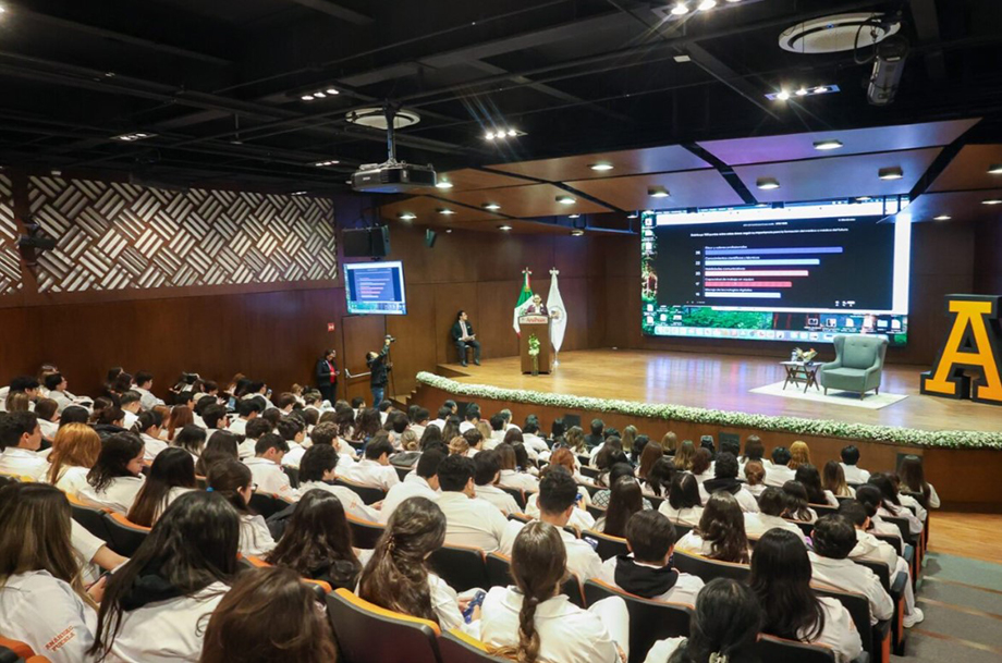 La Anáhuac Puebla plantea el perfil del médico del futuro