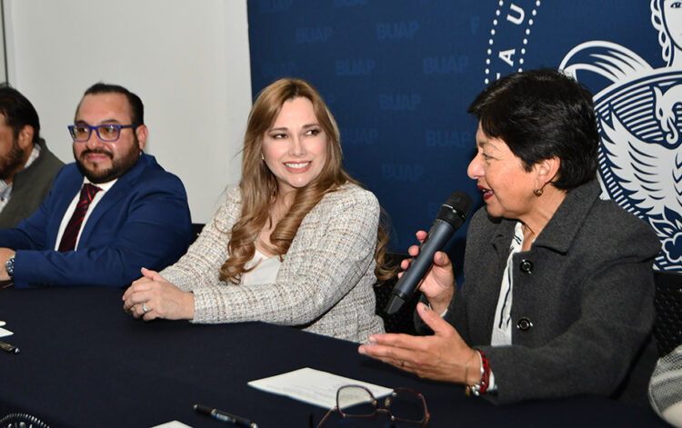 Firma BUAP convenio con el DIF Estatal