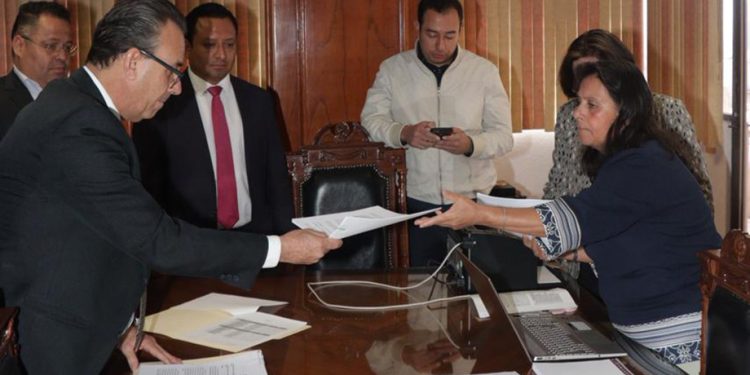 Héctor Landero formaliza su registro para contender por la presidencia de Canaco Puebla