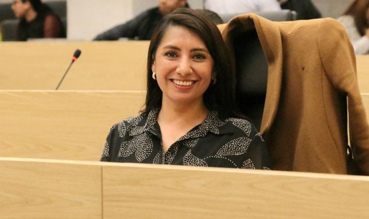 Presenta Angélica Alvarado exhorto para frenar cobros abusivos en venta digital de boletos para eventos