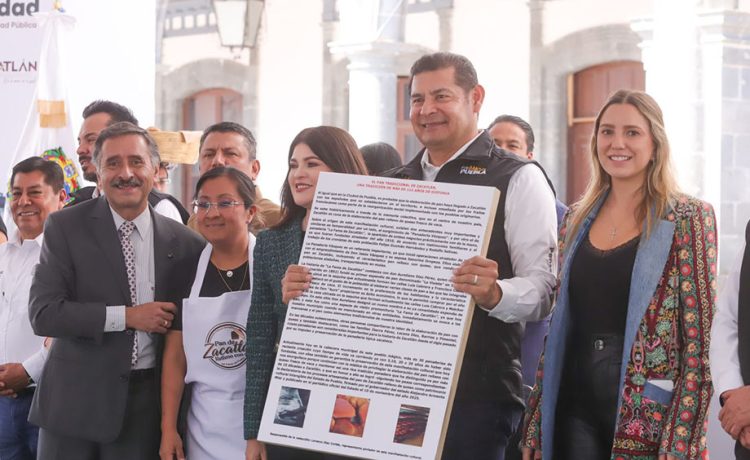 Pan de Zacatlán recibe denominación constitucional y homenaje a panaderas y panaderos