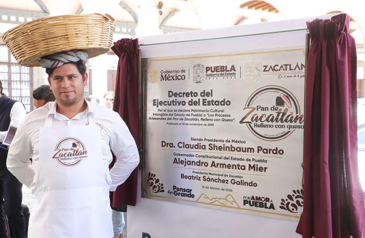 Pan de Zacatlán recibe denominación constitucional y homenaje a panaderas y panaderos