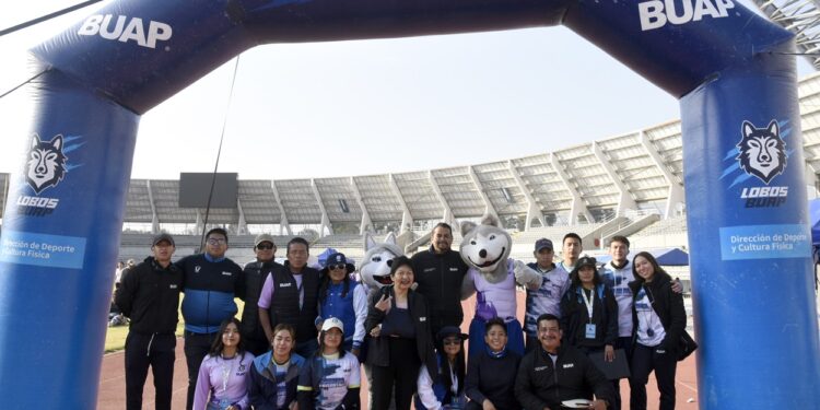 Realiza BUAP Carrera de la Mujer Universitaria
