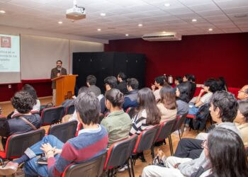 Economistas discuten los impactos de la crisis hegemónica de Estados Unidos en el mundo