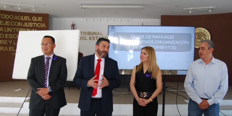 Personal del TEEP se capacita en elaboración de Manuales Administrativos