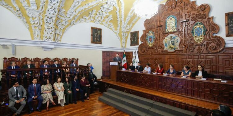 Puebla impulsa ciencia de alto impacto con semiconductores, innovación tecnológica y educación