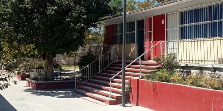 Fortalece Gobierno del Estado infraestructura educativa en Chiautla