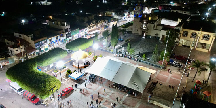 Se ilumina San Bernabé Temoxtitla