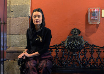 Alba Triana presenta la vibración lumínica de lo inaudible en “Tramas resonantes”, en la Fonoteca Nacional