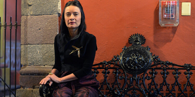 Alba Triana presenta la vibración lumínica de lo inaudible en “Tramas resonantes”, en la Fonoteca Nacional