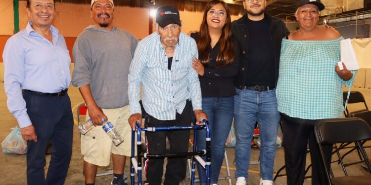 Entrega despensas y medicamentos en Ocoyucan