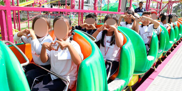 SEDIF acerca sana diversión a niñez de municipios en la Feria de Puebla 2026