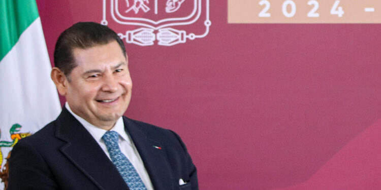 Presenta gobierno solicitud ante el IMPI Indicación Geográfica de textiles de Hueyapan y papel picado de Huixcolotla: AAM