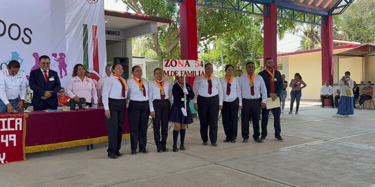 Padres de Tecomatlán ganan en concurso regional de escoltas