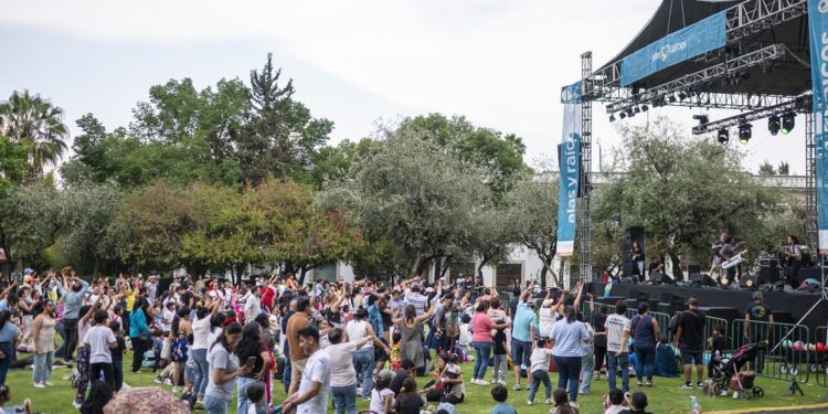Más de ocho mil participantes celebraron el “Festival de los Monstruos del Bosque” de Alas y Raíces en Los Pinos