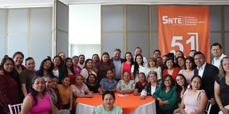 SNTE 51 reconoce a las educadoras como pilar de la formación académica en Puebla