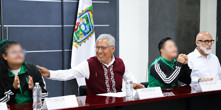 Abandera SEP Puebla a estudiantes de educación especial