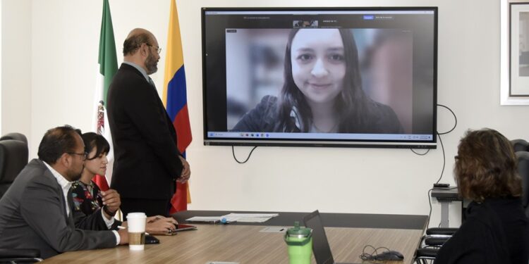 Obtienen estudiantes titulación por BUAP y Universidad de Santo Tomás-Tunja, Colombia