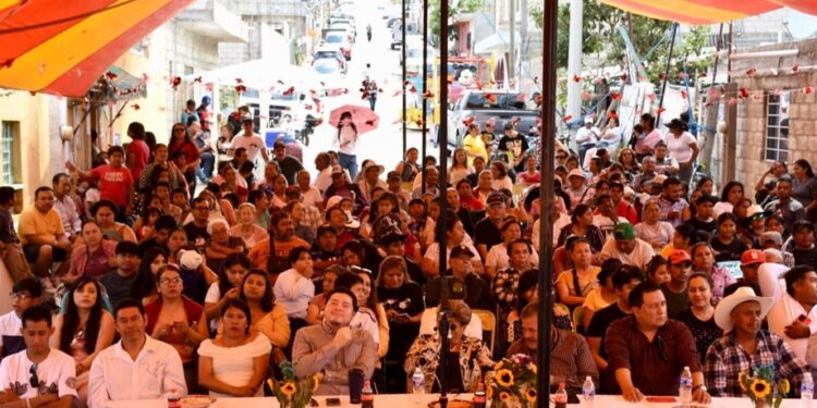 Celebran 20 años de desarrollo