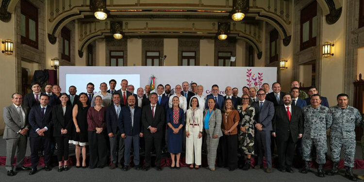 Presidenta Claudia Sheinbaum anuncia acuerdo con gasolineros para disminuir el precio del diésel a 27 pesos el litro