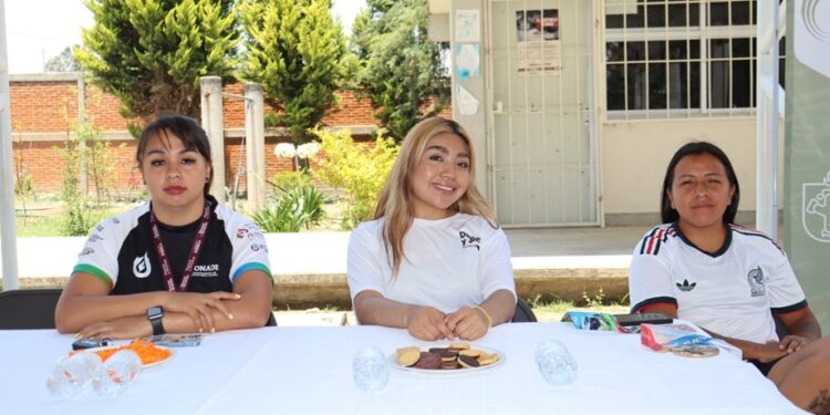 Realizan “Charla entre Campeones” en Malacatepec