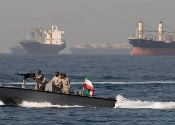 Irán abre el estrecho de Ormuz al tráfico marítimo