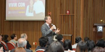 Pepe Chedraui participa en coloquio internacional de la UNAM sobre gobernanza