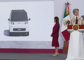 “Resultados que transforman”: Presidenta Claudia Sheinbaum presenta el prototipo del minivehículo eléctrico mexicano Olinia