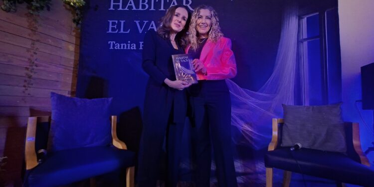 Tania Rudelman presentó su primera novela en CDMX: «Habitar el vacío»