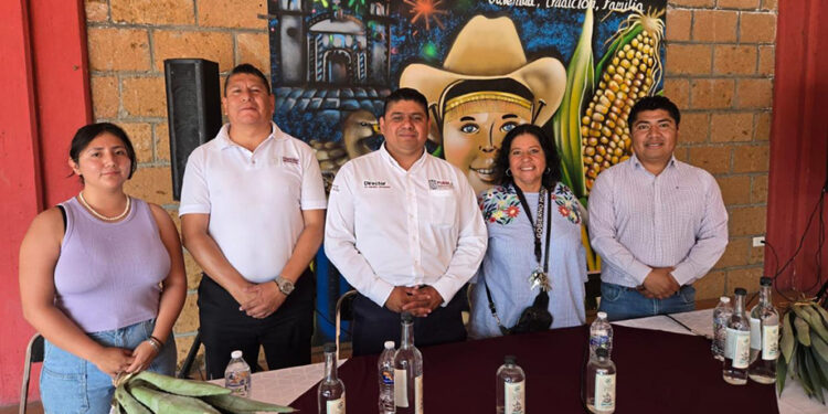 Gobierno estatal impulsa expoventas artesanales en espacios emblemáticos de los municipios