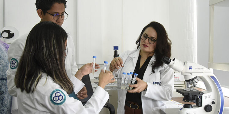 Estudiantes BUAP alertan sobre la resistencia a los antibióticos, una pandemia silenciosa