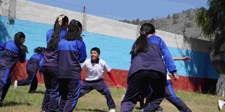 Más de 2,300 estudiantes participan en programa de ética y valores de Cox