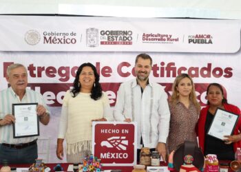 Entregan 98 certificados “Hecho en México” a productores del campo poblano