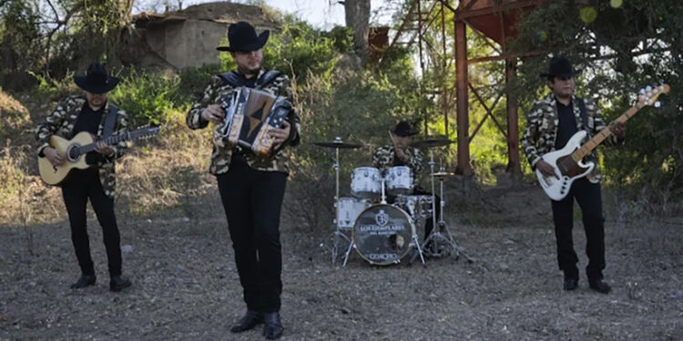 Los Ejemplares del Rancho estrenan “El pino viejo”