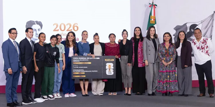 Claudia Sheinbaum presenta a las cuatro ganadoras del concurso representa a México en la inauguración del Mundial