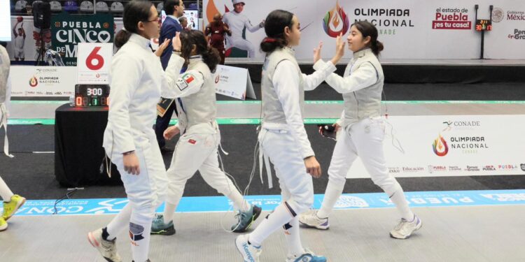 Talento poblano destaca en jornada de esgrima en Olimpiada CONADE 2026