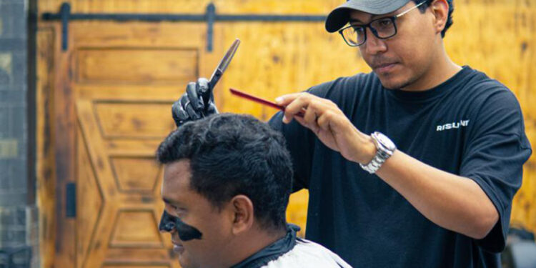 Andriu Ruiz: El Barbero de Los Valles del Tuy que conquista Caracas con su talento y pasión