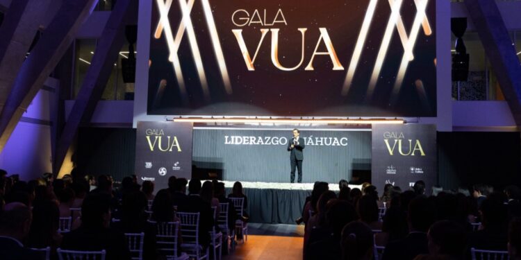 Anáhuac reconoce impacto social, talento y liderazgo de estudiantes en Puebla