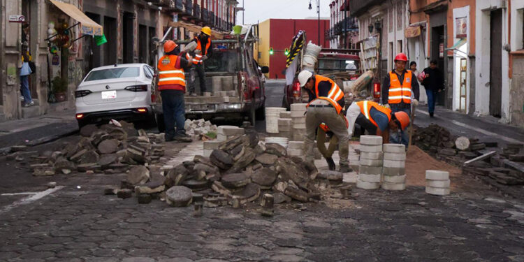 Realiza gobierno de Pepe Chedraui trabajos de bacheo en el Centro Histórico