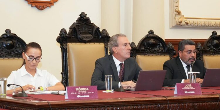 Nombra Cabildo a Alfonso Aguilar como secretario del Ayuntamiento de Puebla