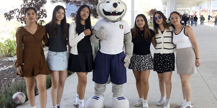 Participa comunidad de CU2 en Lobo Reto Futbolero