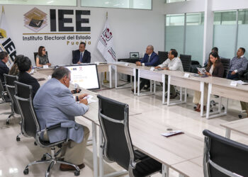Celebra IEE firma de convenio con IAP
