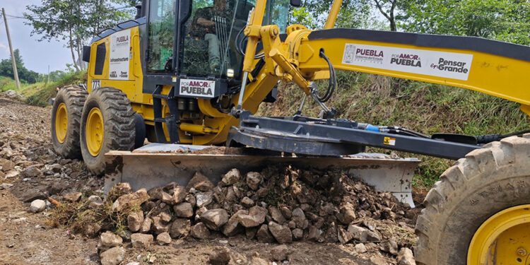 Inicia Gobierno del Estado mejoramiento de camino rural en Nauzontla